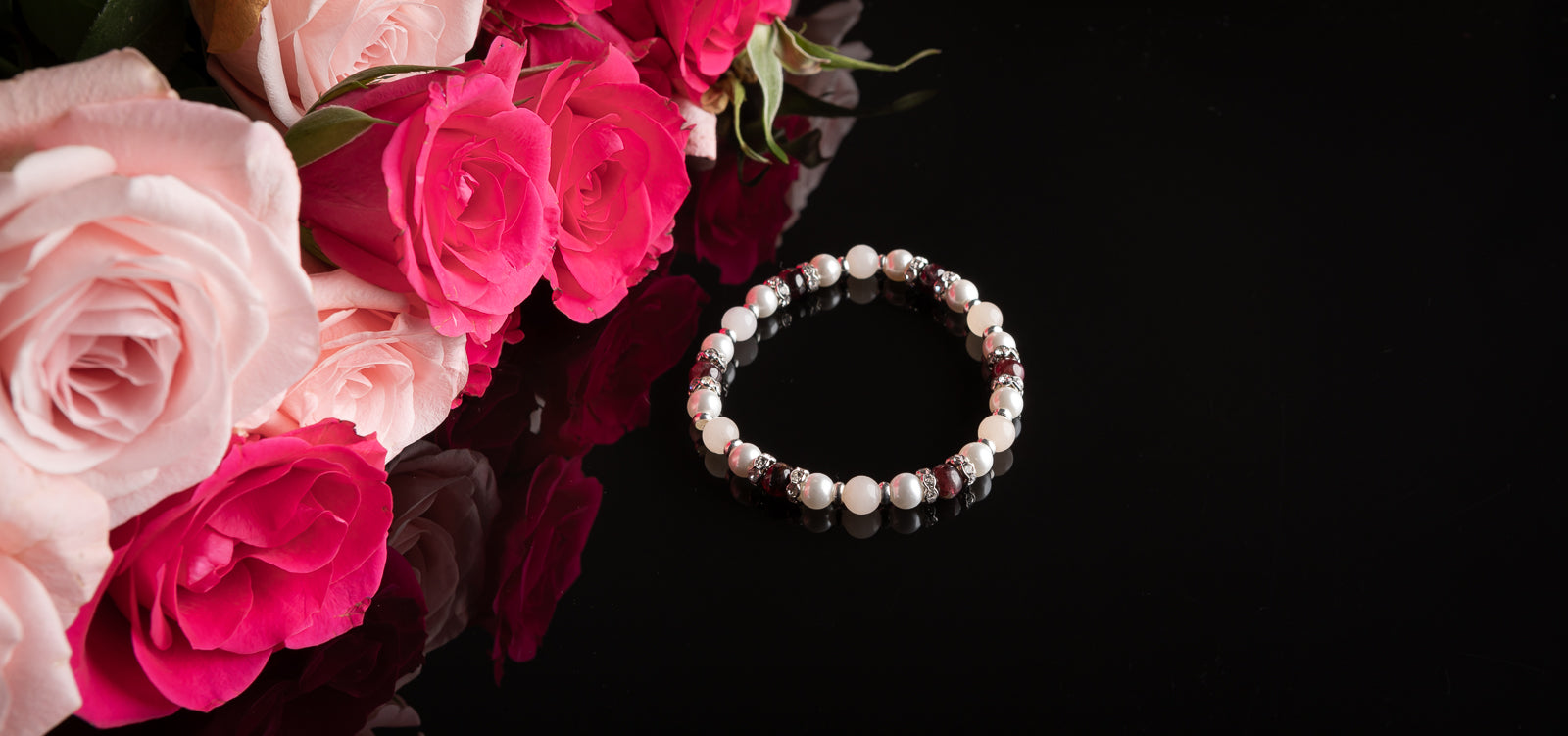 VALENTINES DAY LIMITED COLLECTION 2023 - Shell Pearl / Red Garnet / Quartz bracelet