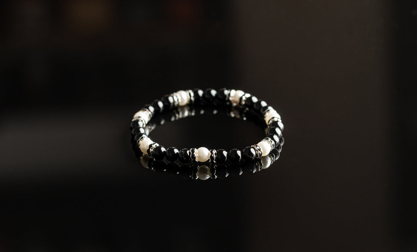 POSEIDON COLLECTION - Shell Pearl / Onyx / Silver bracelet