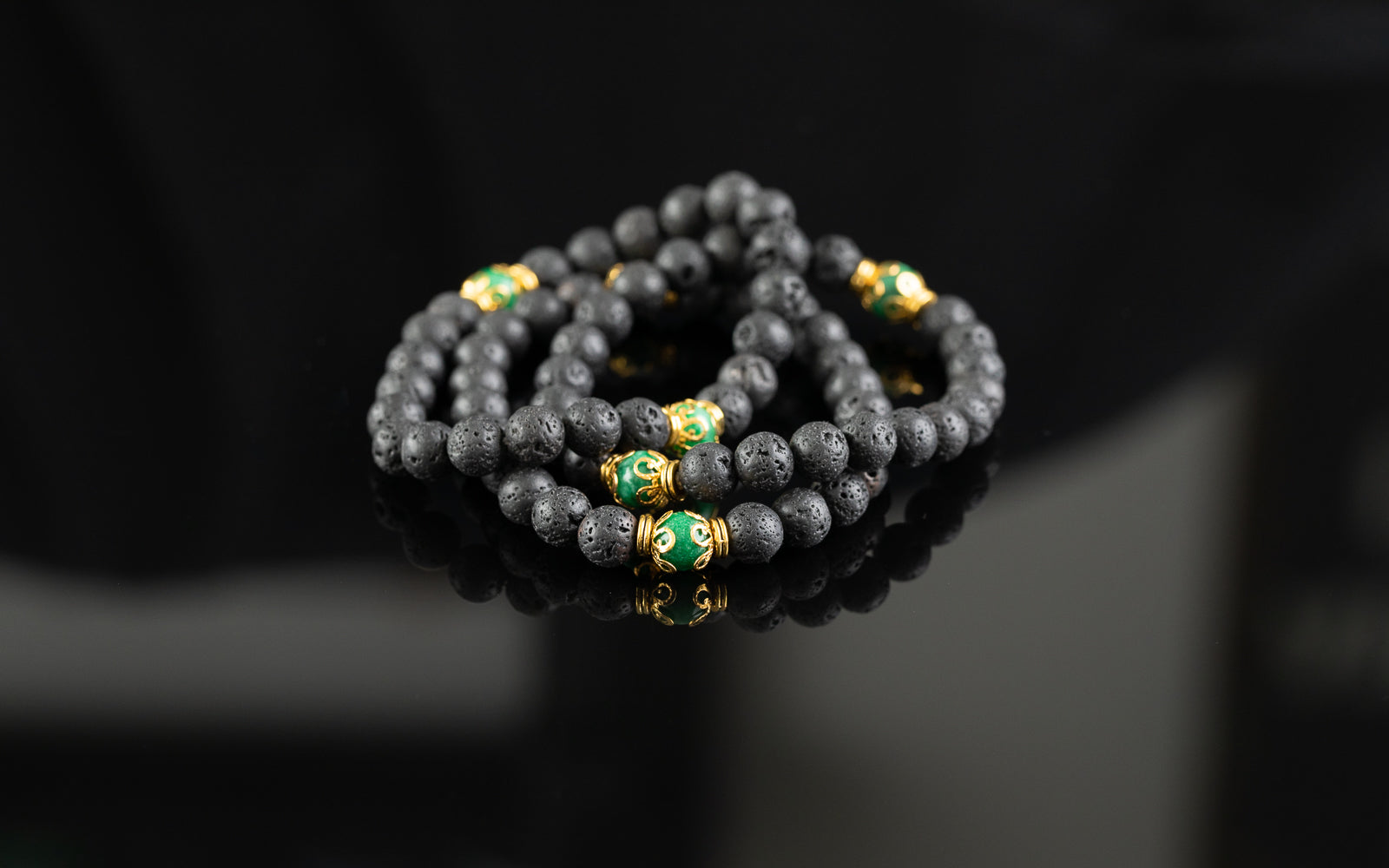 GAIA COLLECTION - Green Agate / Lava / Gold bracelet