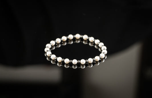 APHRODITE COLLECTION - Shell Pearl / Hematite bracelet