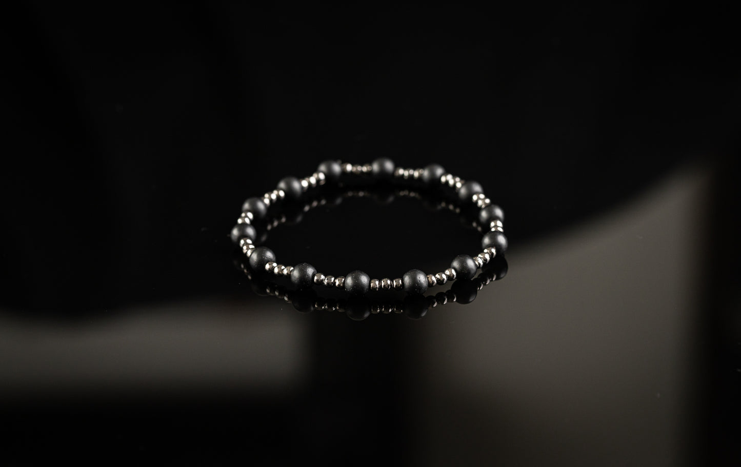 ANDROMEDA COLLECTION - Hematite / Onyx bracelet